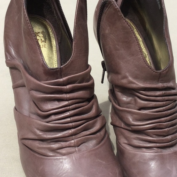 Saks Fifth Avenue leather heeled booties size 8.5 - Picture 7 of 8